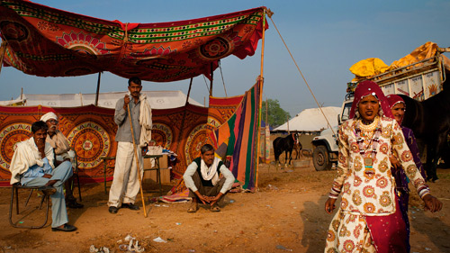 wanita-wanitapun bersolek menggoda