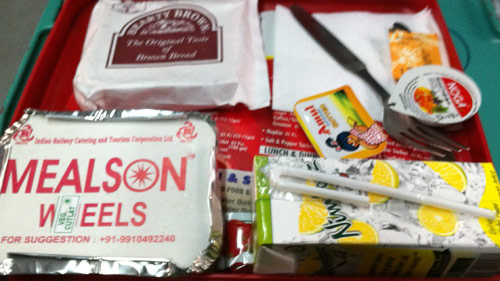 Set Makanan mirip di pesawat