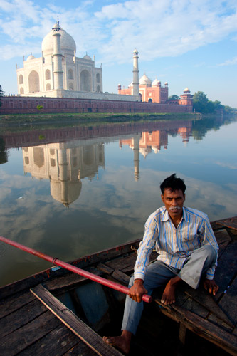 Menyusuri sungai Taj Mahal