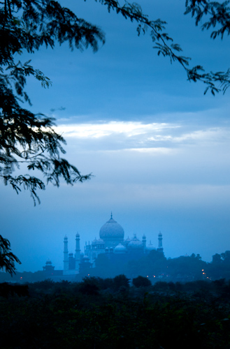 Taj Mahal di pagi hari