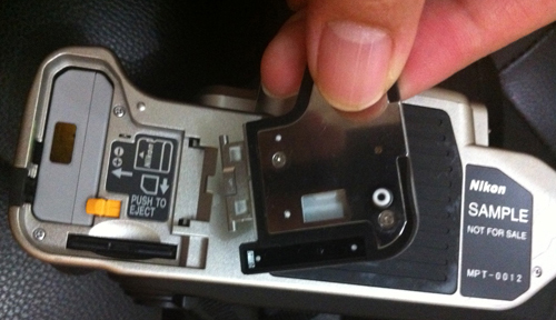 Penutup battery mudah terlepas. be carefull