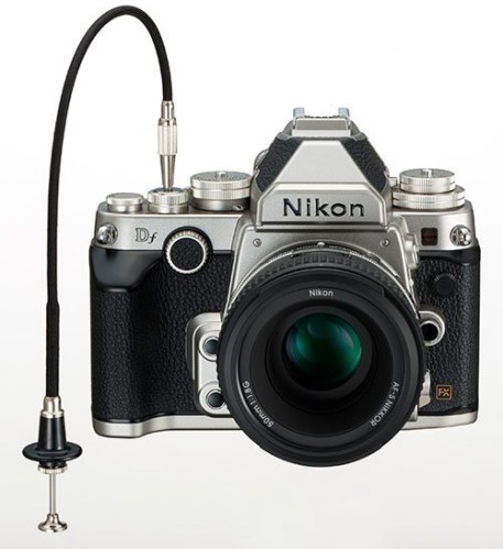 Nikon DF dengan cable Release AR-3 emnambah kesan Retro