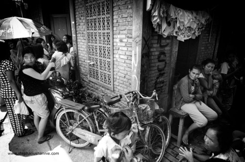 Kelas-kelas selalu ramai, banyak keluarga yang berharap pada karya sosial ini