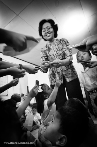 "saya...saya...saya....bu guru"