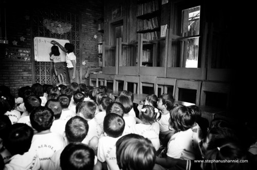 "Ayo siapa berani maju kedepan ?"