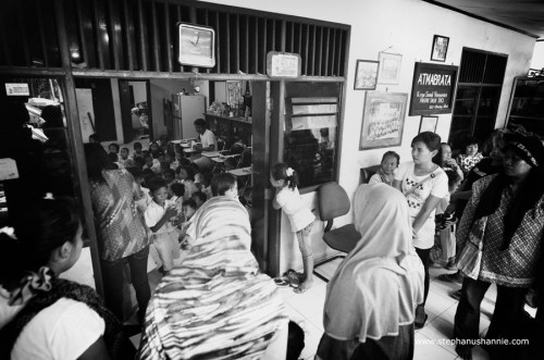 Suasana di rumah karya Atmabrata