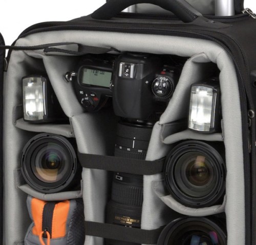 Camera kelas pro atau dengan vertical grip mudah tersimpan dengan posisi berdiri.