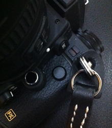 Socket Kabel synchro ditutup dengan plastic screw.