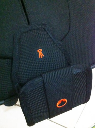 Tripod handle tinggal dikaitkan jika membawa tripod