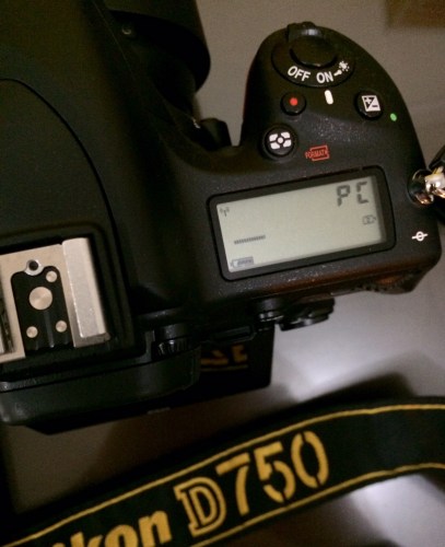 Steps 9 : di lcd camera muncul "PC" tanda pairing berhasil dan siap wireless shoot.