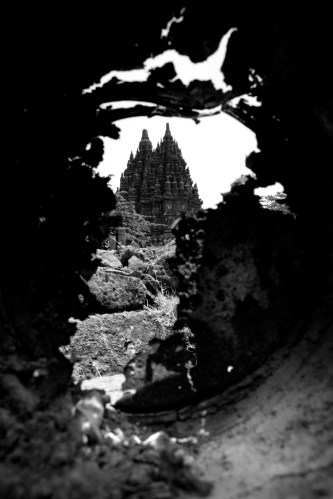 Dalam bingkai kaleng bekas