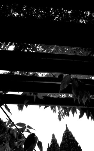 Peneduh gubuk besi pekerja